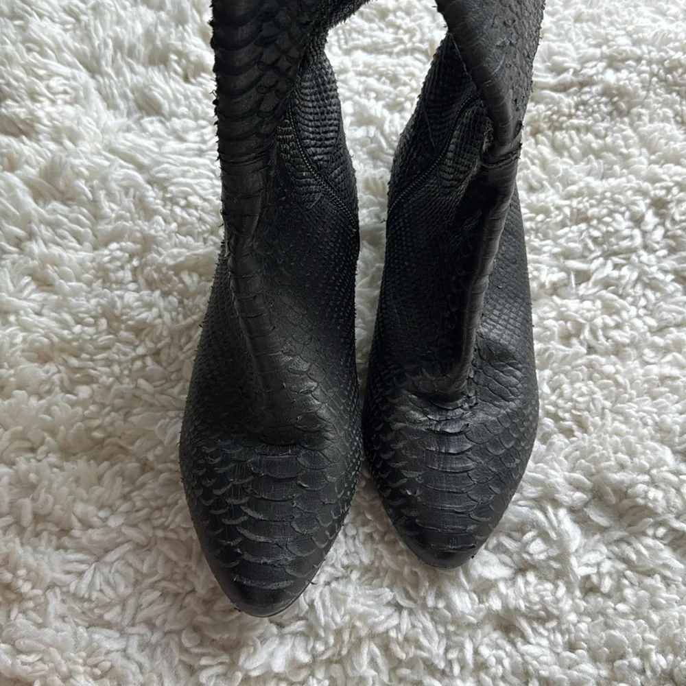 Kelsi Dagger Knee High Boots‎